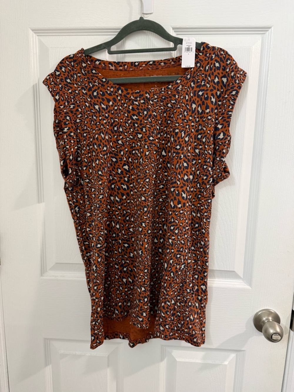 Banana Republic Women's Leopard Print Crew Neck Short Sleeve Tee Size L NWT
